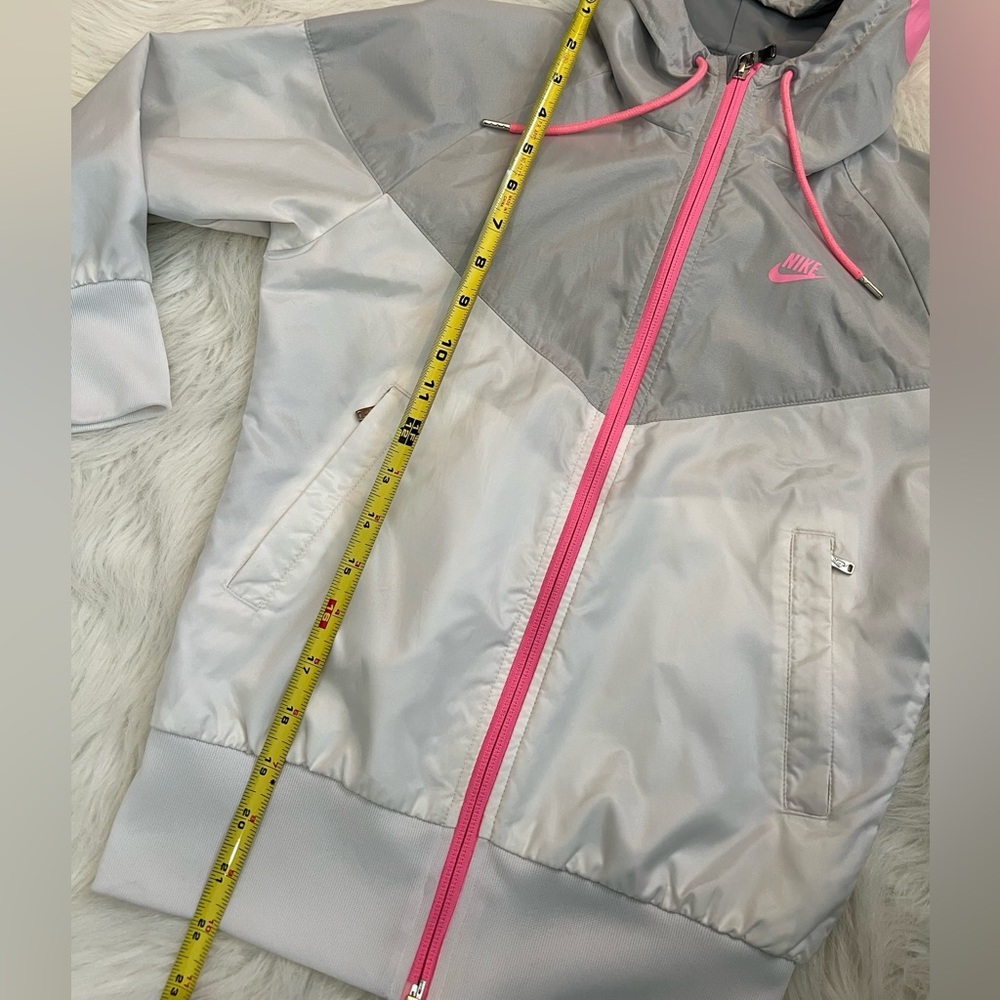 Nike Windrunner - Picture 13 of 14